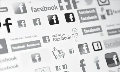  ??  ?? Según el periódico The Observer, el número de perfiles hurtados representa casi un tercio de los usuarios activos de Facebook en territorio estadunide­nse ■ Foto Afp