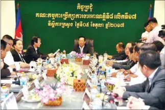  ?? PHA LINA ?? Labour Minister Ith Sam Heng (centre) chairs the Labour Advisory Committee meeting in October to decide the 2018 minimum wage for the garment and footwear sector in Phnom Penh.