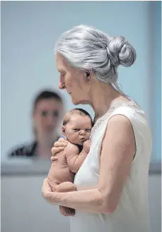  ?? FOTO: DPA ?? „Woman and Child“des Künstlers Sam Jinks aus dem Jahr 2010.