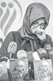  ?? — Gambar Reuters ?? SEDIH: Hatice Cengiz, tunang kepada Khashoggi, menangis ketika bercakap kepada media pada 8 Februari sewaktu majlis pelancaran bukunya berjudul ‘Jamal Khashoggi’ di Istanbul, Turki.
