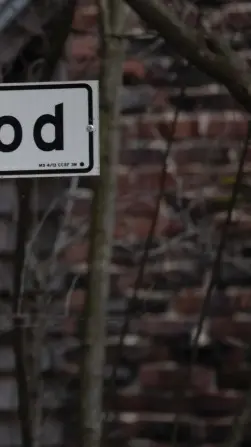  ?? KARL MONDON/STAFF ?? Edgewood Avenue, a “scary little cul de sac near UCSF,” appears in
John Lescroart's thrillers. The author has “had a few bodies end up there,” he says.