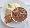  ?? ?? OXTAIL with mashed potato and carrots.
