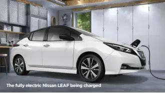  ?? ?? The fully electric Nissan LEAF being charged