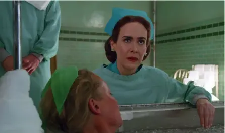  ?? Netflix PARA ln ?? En la serie, la actriz Sarah Paulson da vida a la enfermera Mildred Ratched.