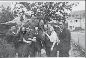  ?? COURTESY OF STERN FAMILY ?? Guy Stern, held aloft at left, is pictured in Germany, where he served during World War II with U.S. military intelligen­ce soldiers known as the “Ritchie Boys.”