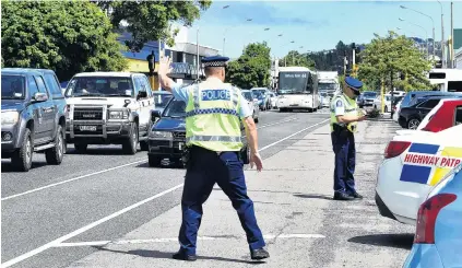  ?? PHOTO: PETER MCINTOSH ?? Just checking . . . Police stop traffic at a checkpoint on Crawford St earlier this week.