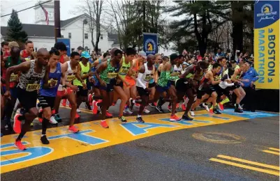  ??  ?? RECUERDO. La vanguardia del Maratón de Boston, en la edición del año pasado, la número 123 de su historia.