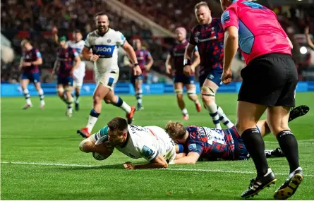  ?? Pic: Patrick Khachfe/jmp ?? Bath’s Will Muir scoring one of his two tries against Bristol Bears