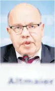  ?? FOTO: DPA ?? Wirtschaft­sminister Peter Altmaier (CDU) will Firmen in der Corona-Krise mit Zuschüssen aushelfen.