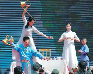  ?? HENG CHANGHUI / FOR CHINA DAILY ?? Artists perform a tea-themed show during the opening ceremony of the 13th Mengding Mountain Tea Culture Tourism Festival in Yaan, Sichuan province, on Monday. Locals believe that the region is where tea and tea culture originated.