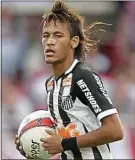  ??  ?? Neymar avec Santos en 2012.