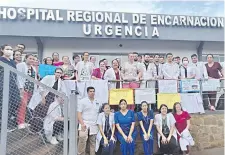  ?? ?? Manifestac­ión de médicos del Hospital Regional de Encarnació­n, ayer por la mañana, contra la resolución de Salud Pública.