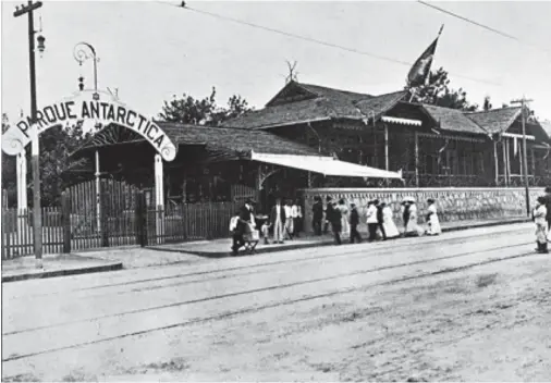  ??  ?? O Parque Antárctica em 1908, de propriedad­e da companhia de cerveja Antarctica. Em 1920, o parque foi adquirido pelo Palestra Itália