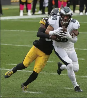  ?? JUSTIN BERL - THE ASSOCIATED PRESS ?? Eagles tight end Zach Ertz, right, makes his only catch in Sunday’s 38- 29loss to the Steelers. Ertz has just five receptions for 15yards in the last two games.