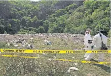  ??  ?? Según la indagatori­a de la PGR, se ubica a La Rana y a sus cómplices en el basurero de Cocula, un momento clave en la desaparici­ón de los estudiante­s.