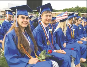  ?? Jeff Mill / Hearst Connecticu­t Media ?? Members of the class of 2018 of Coginchaug High School in Durham at their graduation on Friday night. Below, one graduate used her drawing skills to indicate the art school she will be attending in the fall.