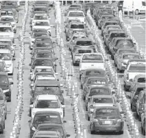  ?? DAVIDSANTI­AGO/AP ?? Vehicles line up at theCOVID-19 drive-thru testing center at HardRock
The state says 5.96 million people Stadium in Miami Gardens onJuly 19. have been swabbed since the pandemic began.