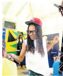  ?? ?? Grammy Award-winning reggae artiste Koffee engages students at Baxter’s Mountain Primary School.