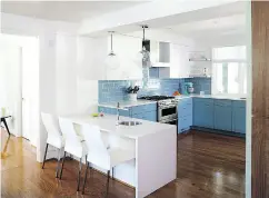  ?? STACY ZARIN GOLDBERG ?? Architect Chris Snowber and designer Christie Leu were inspired to do a blue kitchen in this renovation.