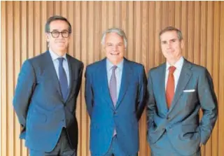  ?? ABC ?? El CEO de Alantra WM, Alfonso Gil; el presidente de Mutua Madrileña, Ignacio Garralda, y el presidente de Alantra, Santiago Eguidazu