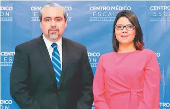  ??  ?? Campaña. Salvador Pérez Sánchez, director médico del Centro de Radiología Médica; y Rocío Rodríguez, jefa de mercadeo del Centro Médico Escalón, dieron informació­n sobre la iniciativa.