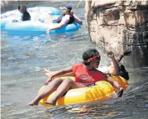  ?? / JACKIE CLAUSEN ?? Holiday makers enjoy some water fun at Ushaka Marine World in Durban.