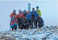  ?? FOTO: DHV ?? Die Spaichinge­r Bergsteige­r auf dem Sustenhorn: Hinten v. l.: Andreas Wuhrer, Edwin Bronner, Uli Jäggle, Cordula Bühler, Joachim Reger, Philipp Butz; Vorn v. l.: Isolde Klumpp, Timo Dietrich, Roswitha Bronner.