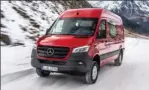  ??  ?? Le Mercedes Sprinter est désormais disponible en 4x4. Un modèle taillé pour le franchisse­ment.