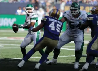  ?? CANADIAN PRESS FILE PHOTO ?? Saskatchew­an Roughrider­s QB Kevin Glenn, left, looks to pass against the Blue Bombers in Winnipeg on Saturday. Glenn suffered a right-hand injury during the club’s 48-28 loss to the Blue Bombers.