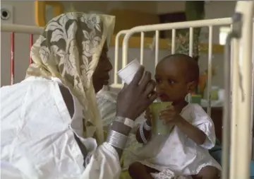  ?? (Harnik Nati/GPO) ?? A MOTHER tends to her sick son at Jerusalem’s Shaare Tzedek Medical Center in 1985, after Operation Moses brought Ethiopian Jewry to Israel.