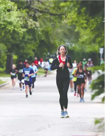  ?? KEVIN KING ?? Canadian women are lacing up! Female runners in our country rank second in the world for participat­ion and 13th globally in speed.