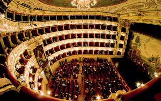  ??  ?? Lirica Un’opera al Teatro Regio di Parma, città dove è nata la nuova associazio­ne