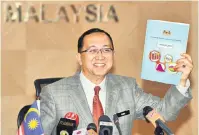  ?? — Gambar Bernama ?? PENCAPAIAN: Amin ketika sidang media mengenai keputusan Pelaporan Pentaksira­n Sekolah Rendah 2017 di Kementeria­n Pendidikan Malaysia, Putrajaya, semalam.