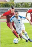  ?? FOTO: ALEXANDER HOTH ?? Ball und Gegner kontrollie­ren (am Ball Denis Nikis), das muss die Devise des VfB Friedrichs­hafen am diesem Samstag gegen den Landesliga-Aufsteiger TSV Strassberg sein.