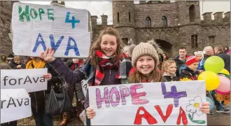  ??  ?? Syve & Blathín Lynch show their support for Ava and her mother VEra on her walk to Dáil Éireann