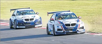  ?? Picture: SIBONGILE NGALWA ?? IN CONTROL: Johan Fourie manoeuvres a curve in his BMW on his way to winning the Sasol Global Touring Cars race two