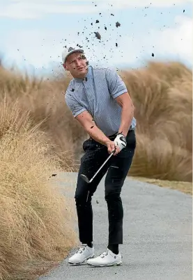  ?? PHOTOSPORT ?? Jordie Barrett tries to scramble out of trouble during the New Zealand Open pro-am in Queenstown yesterday.