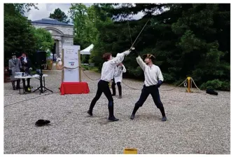  ??  ?? Escrime artistique, atelier d’écriture à la plume, atelier montgolfiè­re… Le châteaude Rambouille­t tout juste rouvert au public propose de nombreuses animations ce week-end pour les Journées du patrimoine.