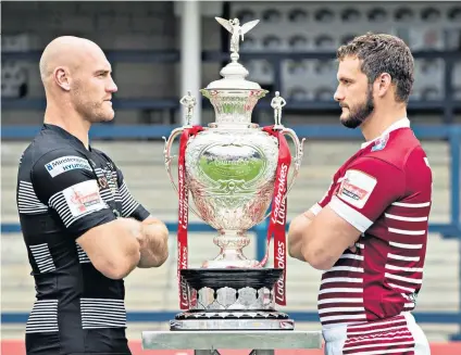  ??  ?? Ready for battle: Hull captain Gareth Ellis (left) and Wigan Warriors captain Sean O’loughlin pose with the Challenge Cup