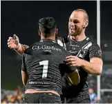  ?? PHOTO: PHOTOSPORT ?? Roger TuivasaShe­ck and Simon Mannering say the Kiwis have been keeping in touch with their Tongan counterpar­ts and there’s no hard feelings ahead of tomorrow’s big battle.