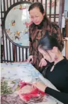  ?? ?? Fan is apprentice­d to embroidery master Qian Jufeng.