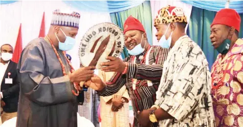  ??  ?? Gombe State Governor, Inuwa Yahaya ( left); President General, Igbo Community Developmen­t Associatio­n, Chief Ben Aronu; Chairman, Council of Chiefs, Chief Patrick Agbo and Special Adviser to the Governor on Inter- community Relations, Prince Chimack Ewuzie, after a meeting in Gombe… at the weekend.