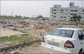  ??  ?? Garbage dumped at a vacant property owned by the Jalandhar developmen­t authority on 120ft Road in Jalandhar on Sunday. HT PHOTO