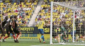  ?? FOTO: GETTY ?? Escalante abrió el marcador
Cabeceó un balón largo servido por Luis Hernández