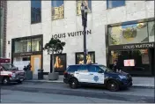  ?? DANIELLE ECHEVERRIA — SAN FRANCISCO CHRONICLE VIA AP, FILE ?? Police officers and emergency crews park outside the Louis Vuitton store in San Francisco's Union Square on Nov. 21, 2021, after looters ransacked businesses.