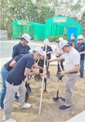  ?? PHOTOGRAPH COURTESY OF KENNETH JASHER REFUERZO JINAYON ?? MILLION Trees Foundation Inc. chairman emeritus and former MWSS chairman/ administra­tor Gen. Reynaldo V. Velasco (retired), and QBE Insurance Group chief shared services officer Samir Kumar lead the ceremonial capsule laying during the groundbrea­king ceremony for the QBE Green Sanctuary Park at the La Mesa Watershed in Quezon City.