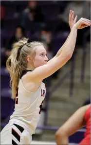  ?? Photograph by Samantha Huffman ?? Senior Lady Blackhawk Blakelee Winn shoots for a goal.