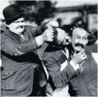  ??  ?? Stan Laurel y Oliver Hardy, en Big Business (Ojo por ojo, 1929).