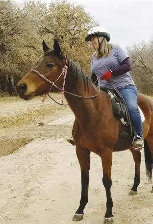  ??  ?? Kendra loring adopted Cinnabar, a 21-year-old Thoroughbr­ed, to use for her therapeuti­c riding program.