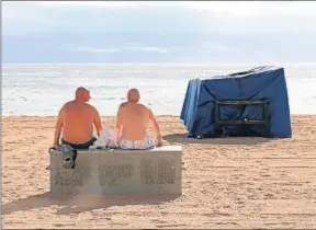  ?? AGUSTI ENSESA ?? Turistas en la playa de Lloret de Mar el pasado noviembre